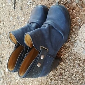 John Fluevog Snap Back Leather Ankle Shooties Sz 11. Holly